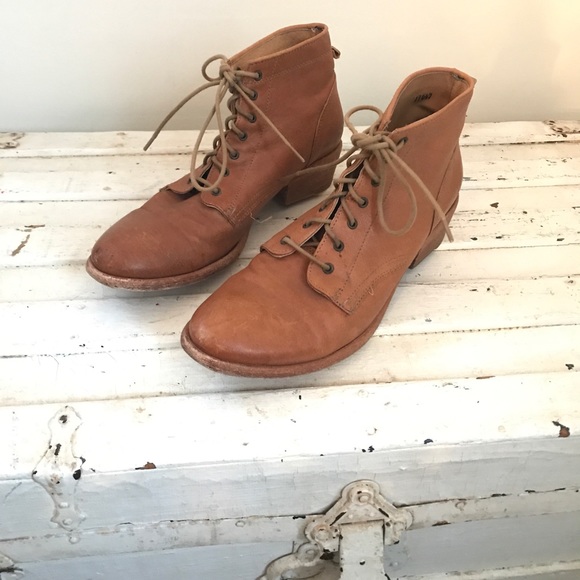 frye weatherproof dressing